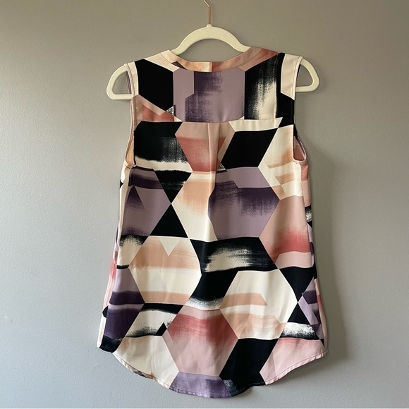 [xs] Le Chateau Abstract Print Sleeveless Blouse
Purple Pink Cream Light & Flowy - Picture 2 of 6